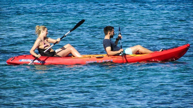 aprende a remar correctamente en kayak