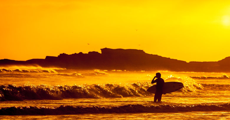 surfista en el mar