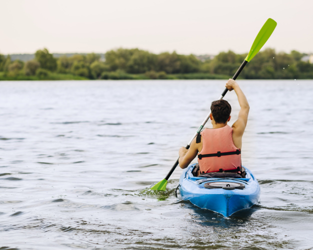 qué ropa llevar un día de kayak en verano