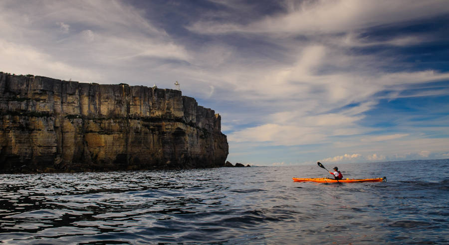 navegar por el mar en kayak